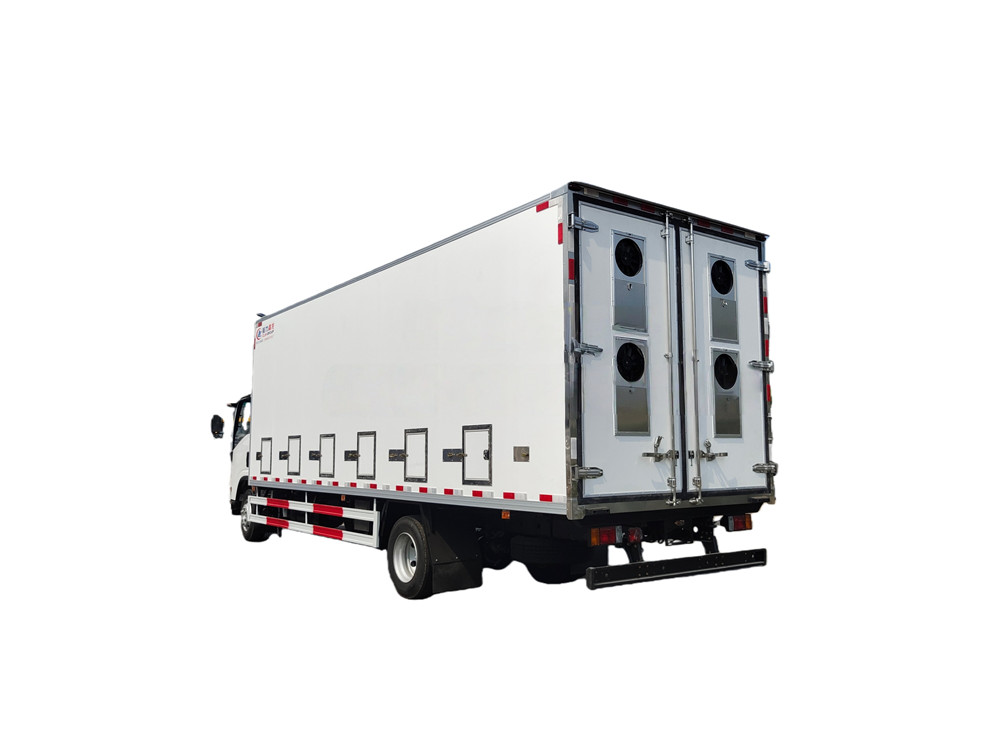 ISUZU 700P NPR 5.2m 8T Chick Transport Truck