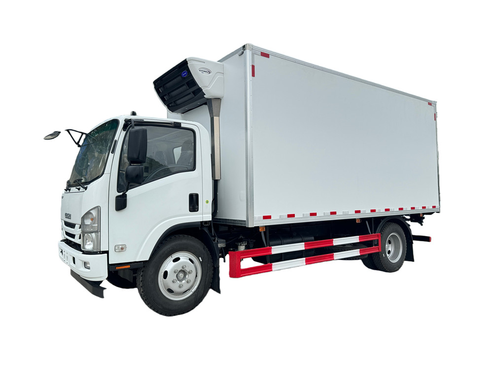 ISUZU 700P NPR 5.2m 8T Refrigerator Truck White